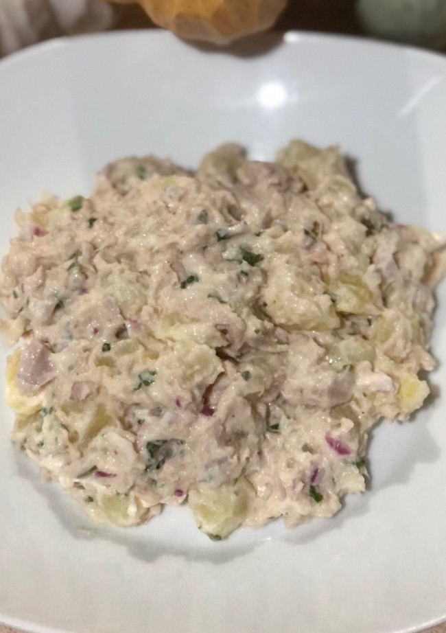 Una foto de Ensalada de papas con atún