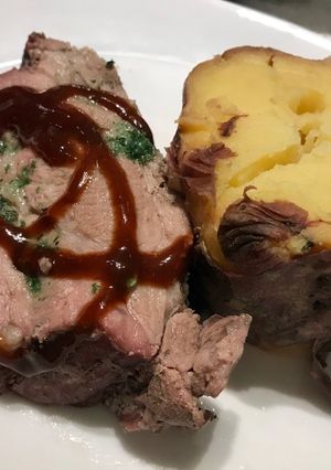 Una foto de Bondiola con batata al horno cocción larga, súper tierno!!❤️receta de mi papá❤️