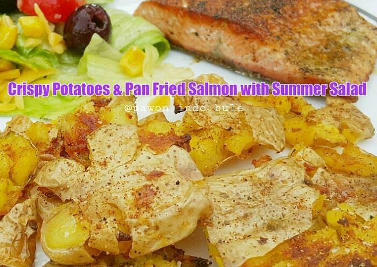 Cara Menyiapkan Crispy Potatoes &amp; Pan Fried Salmon with Summer Salad Enak