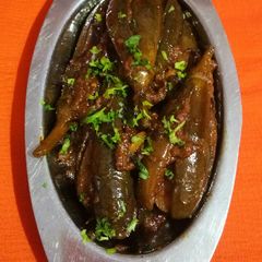 A picture of Chatpate masala bengan.