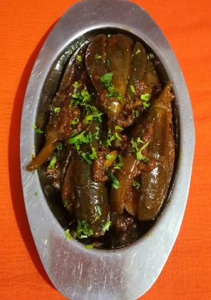 A picture of Chatpate masala bengan.