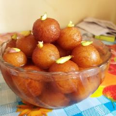 A picture of Gulab jamoon.
