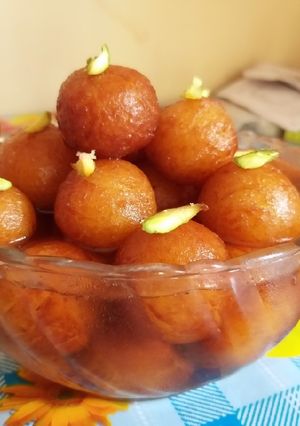 A picture of Gulab jamoon.
