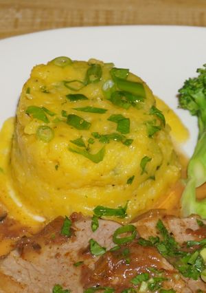 A picture of Mashed Potatoes with Squash, Jon Style.