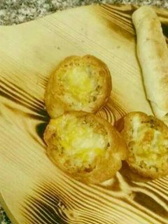 صورة لوصفة الخبز الفرنسي بالتومة و الجبنة