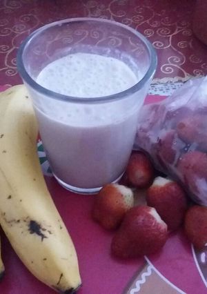 Una foto de Licuado Fresa-Plátano♡