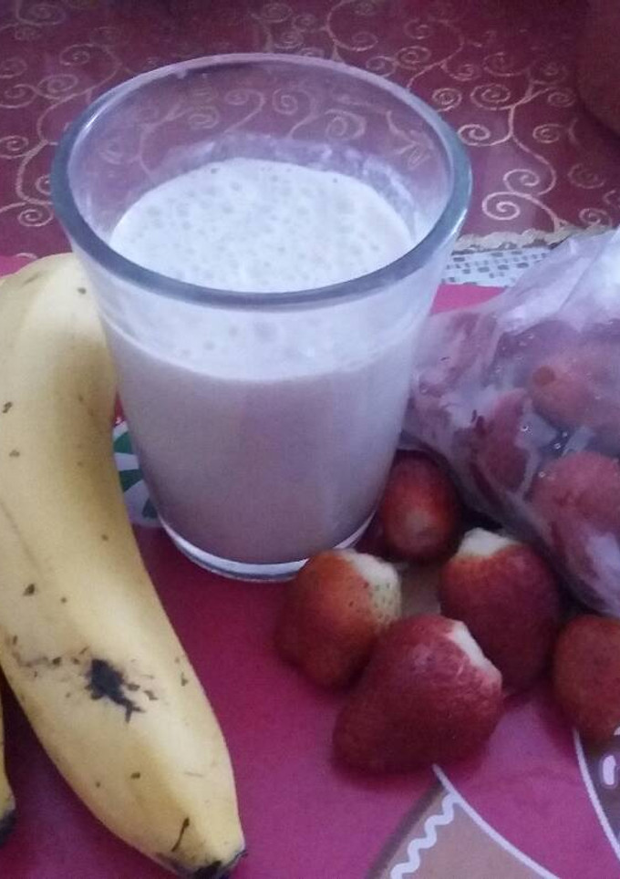 Una foto de Licuado Fresa-Plátano♡