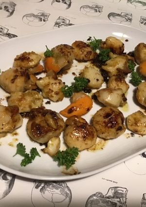 Une photo de Noix de st Jacques marinées grillées