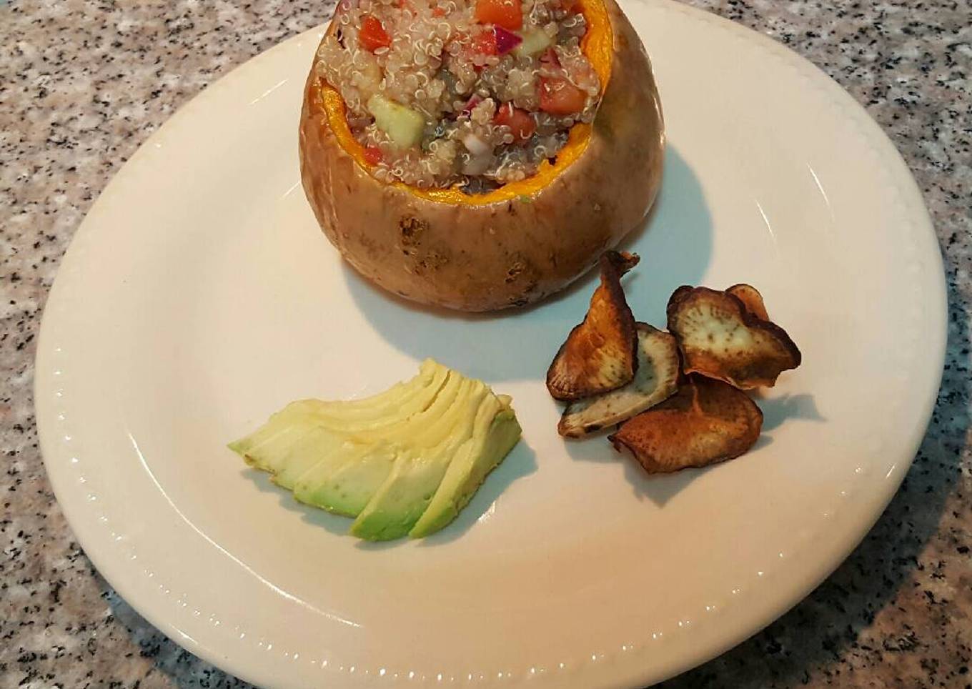 Calabaza rellena de quinoa y vegetales