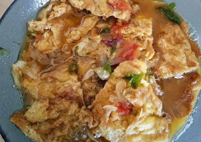 Bagaimana cara bikin Sambal goreng  telur  dadar  istimewa