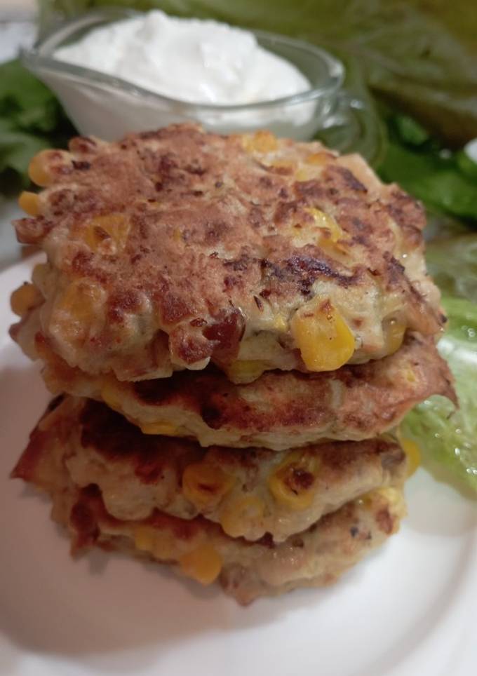 Оладки з кукурудзи і копченої курки