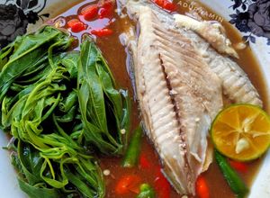 Gambar Air asam cabai picit (ikan rebus + pucuk ubi celur)