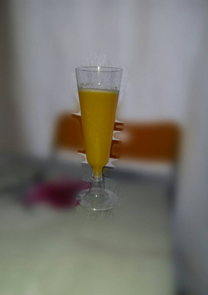 Una foto de Cóctel de sidra y melocotón
