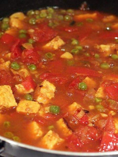 A picture of Matar paneer.