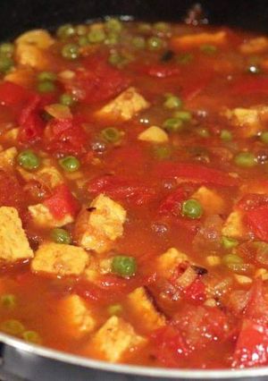 A picture of Matar paneer.