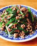 Bông Tỏi Ba Góc Xào Bò Bằm