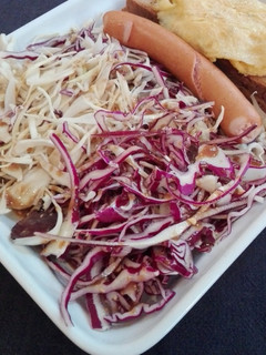 Una foto de Ensalada de repollo y lombarda con vinagreta de naranja