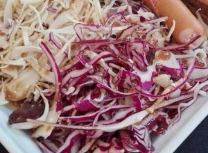 Foto principal de Ensalada de repollo y lombarda con vinagreta de naranja