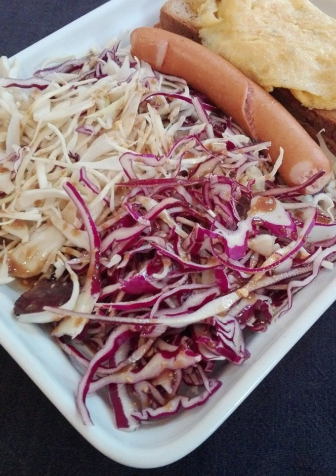Una foto de Ensalada de repollo y lombarda con vinagreta de naranja