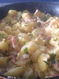 Una foto de Patatas a la carbonara