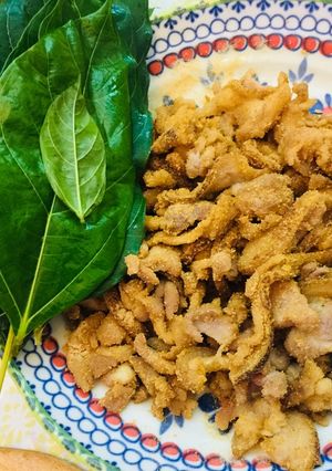 Hình của món Chân giò heo rừng xào lăn bóp thính.