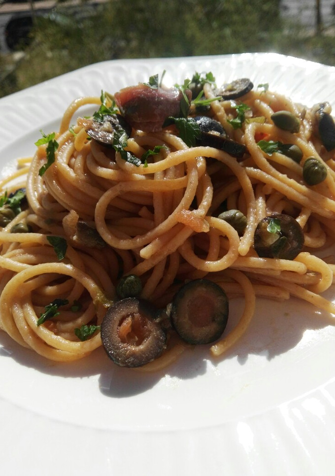 Una foto de Spaghetti a la putanesca