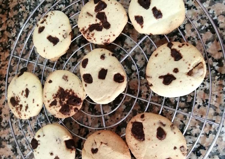 Galletas de mantequilla con trozitos de chocolate