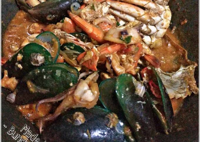 Kepiting dan Seafood Saus Tiram Pedas