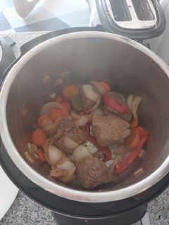 Una foto de Carne a la olla