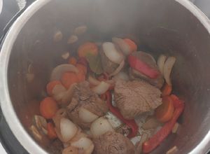Una foto de Carne a la olla