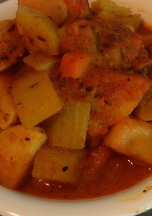 আলু ও পেঁপের ডালনা (aloo peper dalna recipe in Bengali) রেসিপির প্রধান ছবি
