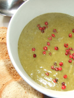 Una foto de Crema-sopa de grelos y garbanzos