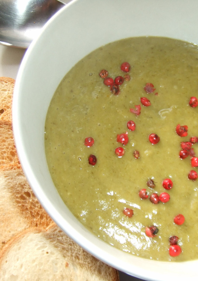 Una foto de Crema-sopa de grelos y garbanzos