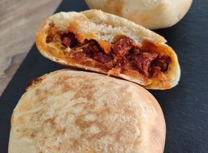 Une photo de Buns chorizo, oignon, cheddar