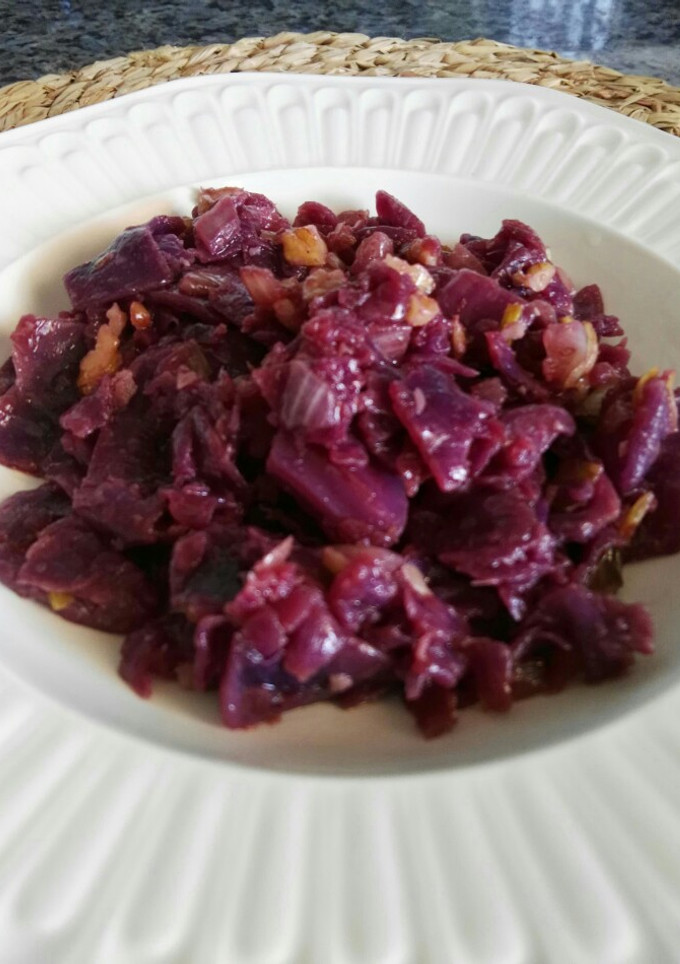 Una foto de Lombarda con nueces y salsa de soja