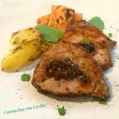 Lomo de cerdo mechado con ciruelas pasas hecho en cacerola Receta de  Cecilia Lascaux 