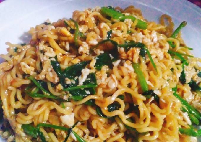 Indomie goreng kangkung