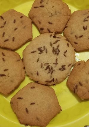 બટર જીરા કુકીઝ (Butter Jeera Cookies Recipe In Gujarati) રેસીપી મુખ્ય ફોટો