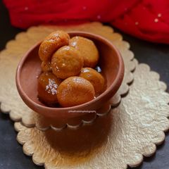 A picture of Gur’er Rosogolla.