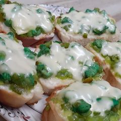 A picture of Chicken Cheese Bread.