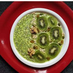 A picture of Green chia pudding.