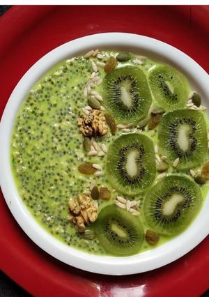 A picture of Green chia pudding.