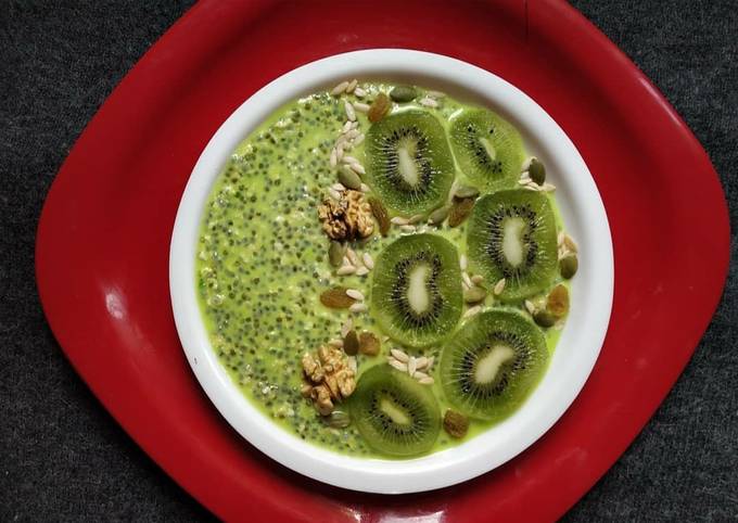 Green chia pudding