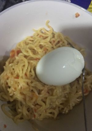 A picture of Noodles with boiled egg.