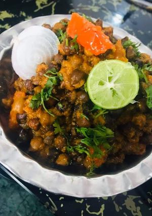 चने चाट (chane chaat recipe in Hindi) रेसिपी मुख्य फोटो