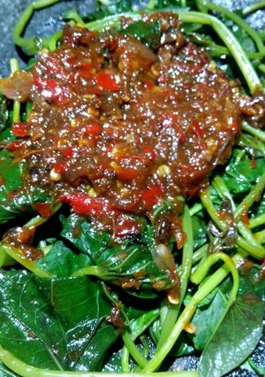 Foto resep Brambang Asem Daun Ubi