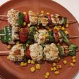 Brochetas de pollo con verduras