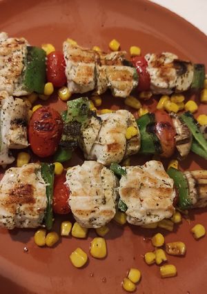 Foto principal de Brochetas de pollo con verduras