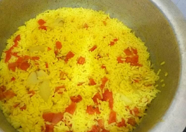 Steps to Make Quick Yellow Rice