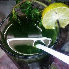 A picture of Spinach mint with lemon drink.